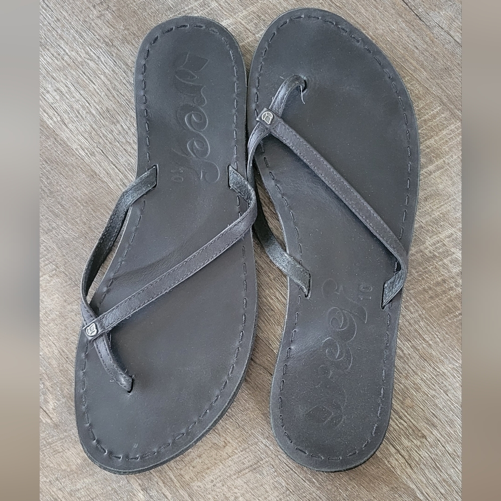 Reef Size 10 Black leather flipflops